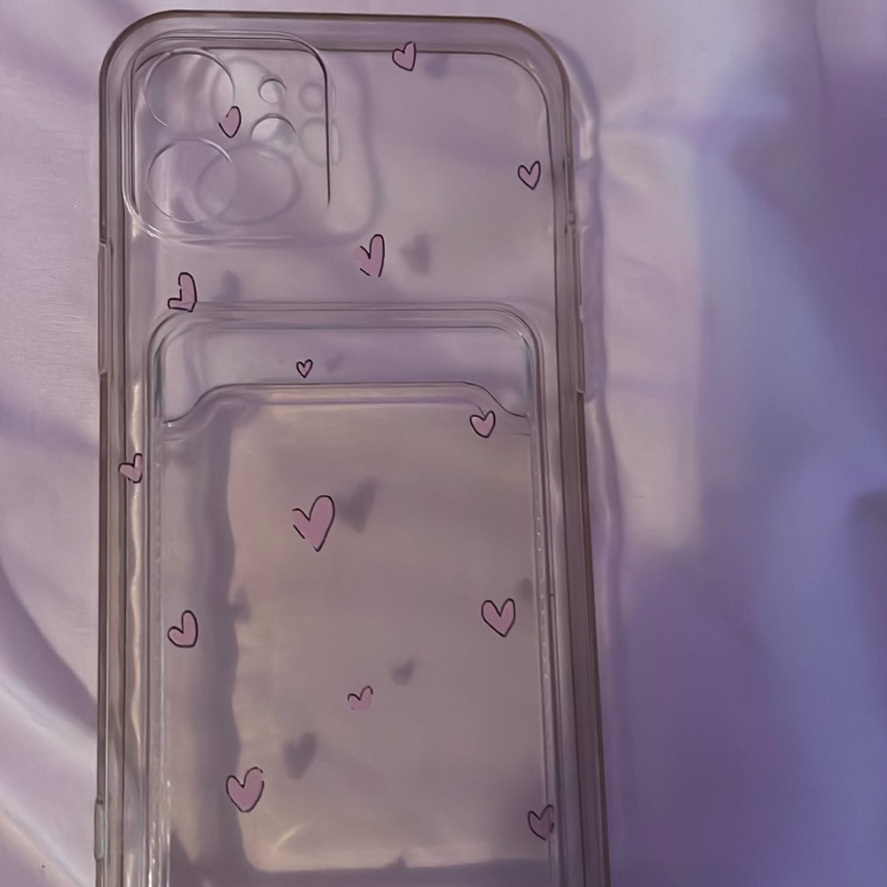 this is a amazon iphone 12 wallet case used in phone for a while